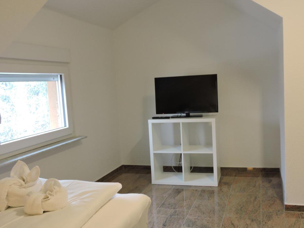 Ferienwohnungen Haus Scheidter 40 萨尔布吕肯 外观 照片